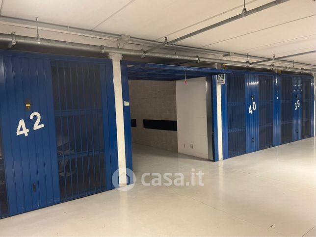 Garage/posto auto in residenziale in Piazza Vincenzo Arbarello 12