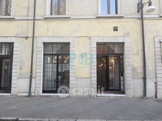 Negozio/locale commerciale in commerciale in Via Indipendenza 30