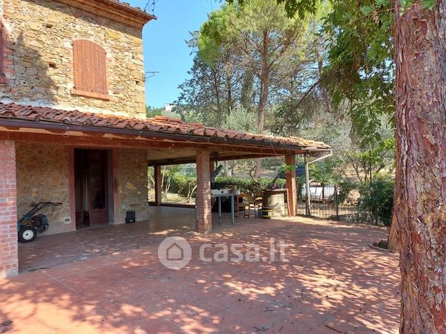 Rustico/casale in residenziale in Via dell'Arancio