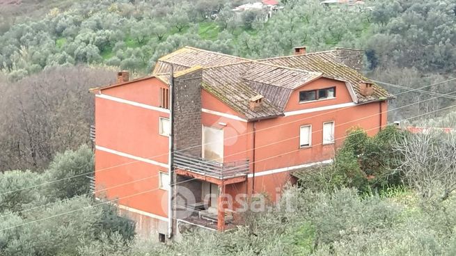 Casa bi/trifamiliare in residenziale in Contrada Forcella