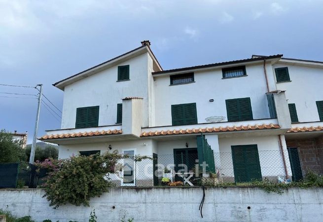 Casa bi/trifamiliare in residenziale in Via Piave 53