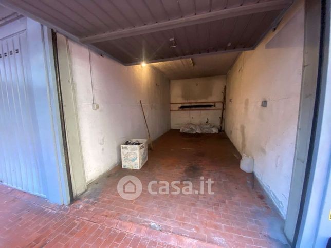 Garage/posto auto in residenziale in Viale Bacchiglione 21