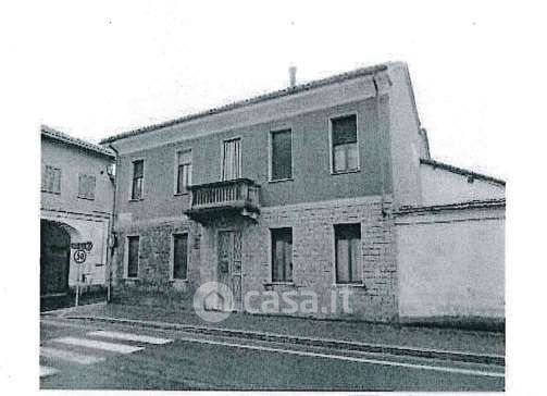 Box/posto auto in residenziale in Via Carlo Botta 3