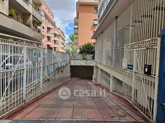 Box/posto auto in residenziale in Via Gallia