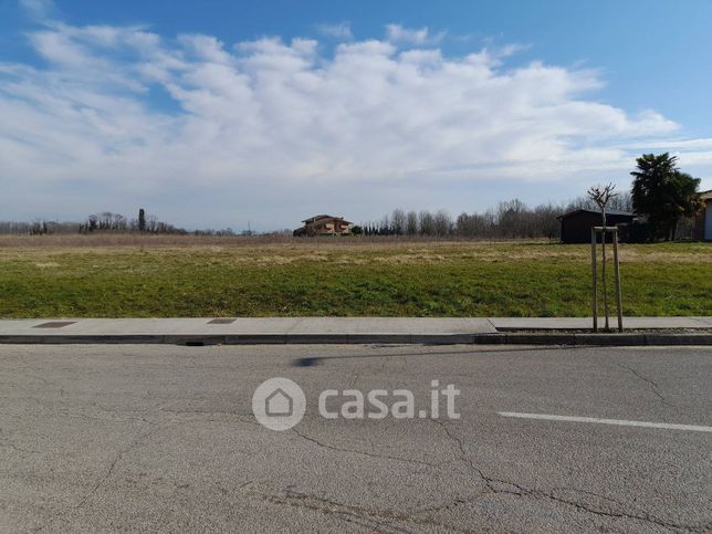 Terreno edificabile in residenziale in Via Lauzacco