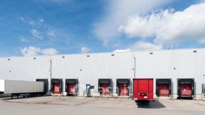 Capannone in commerciale in Via Auriga