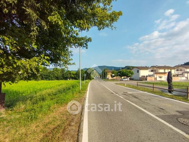 Capannone in commerciale in Via Caduti