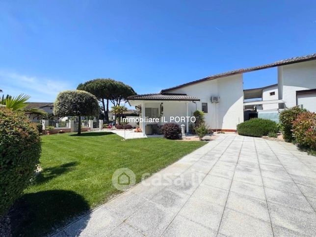 Villa in residenziale in 