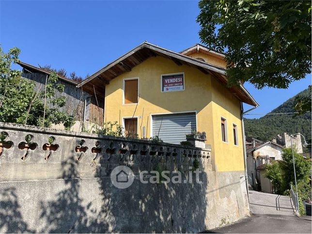 Casa indipendente in residenziale in 