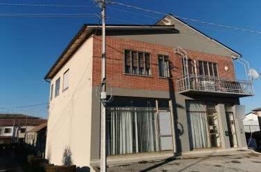 Capannone in commerciale in Via Trieste