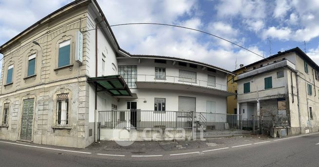 Attivitã /licenza (con o senza mura) in commerciale in Viale Como 30