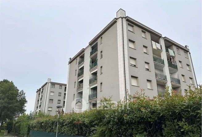 Appartamento in residenziale in Via Sant'Angela Merici 5