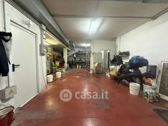 Garage/posto auto in residenziale in Via Giovanni Pascoli 6