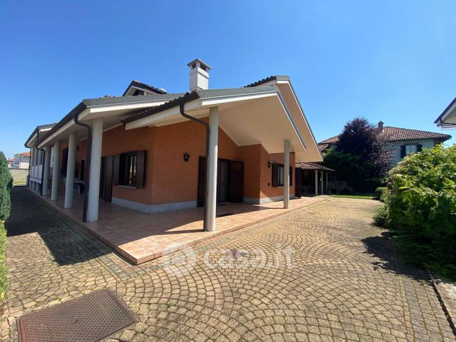 Villa in residenziale in Via Monte Grappa 4