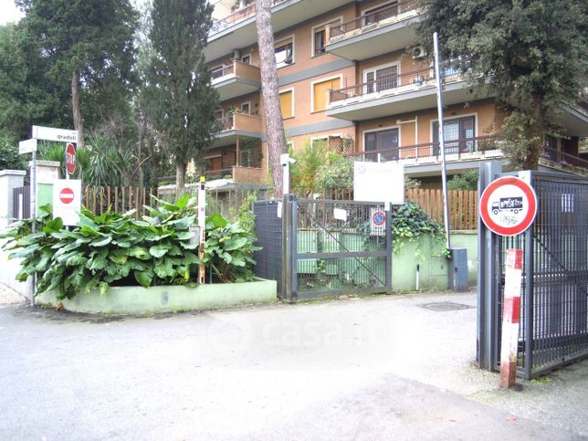Box/posto auto in residenziale in Via Gradoli