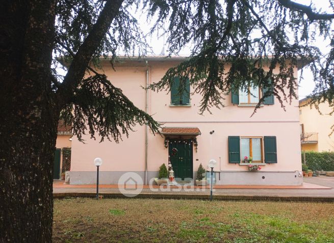 Casa indipendente in residenziale in Via Emilia Ovest