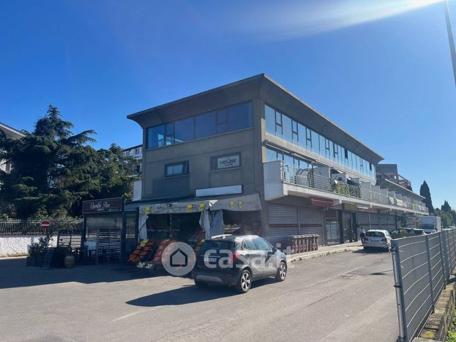Ufficio in commerciale in Via dei Castelli Romani 24
