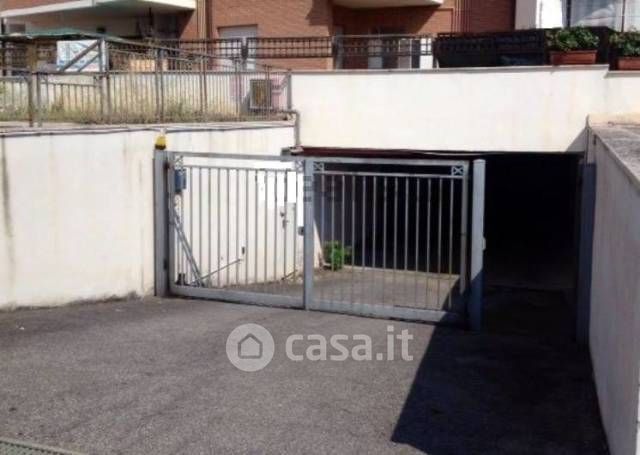 Box/posto auto in residenziale in Via Venezia 31