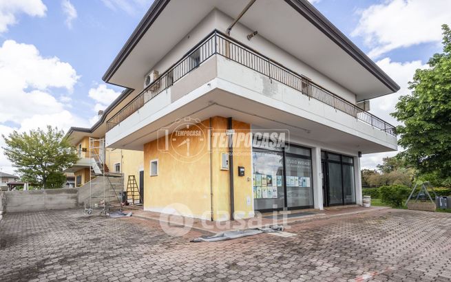 Capannone in commerciale in Via Valeselle 8