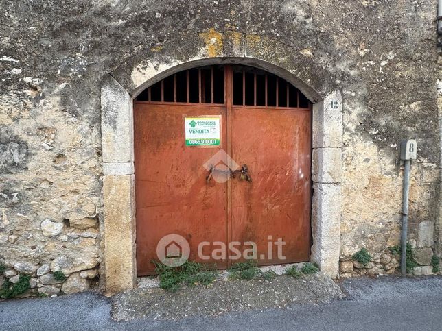 Capannone in commerciale in Via Pretorio 18