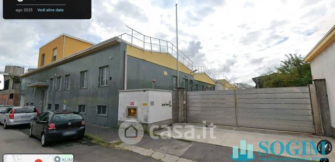 Capannone in commerciale in 
