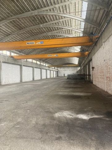 Capannone in commerciale in 
