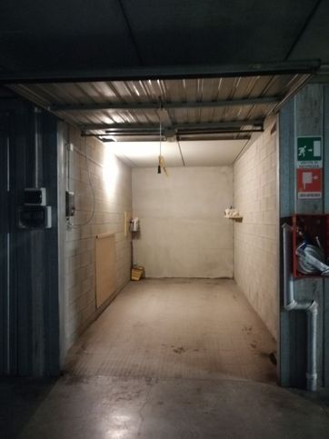 Garage/posto auto in residenziale in Via Monte Pasubio 24