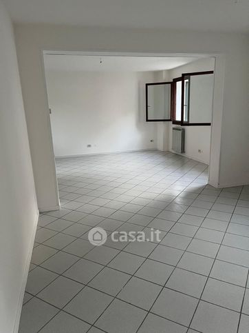 Ufficio in commerciale in 