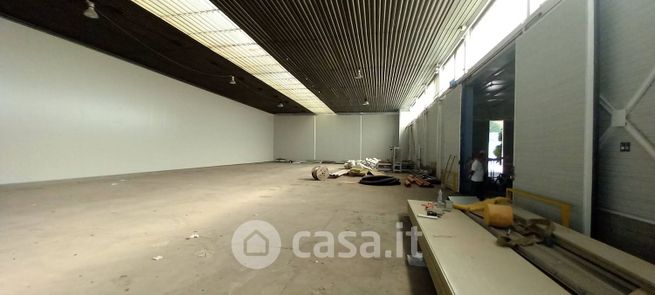 Capannone in commerciale in Via Boscofangone