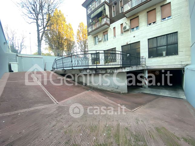 Box/posto auto in residenziale in Via Giuseppe Candiani