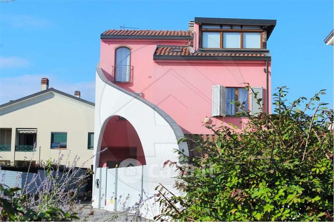 Villa in residenziale in Via Leonardo Da Vinci 2A