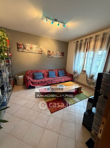 Casa bi/trifamiliare in residenziale in 