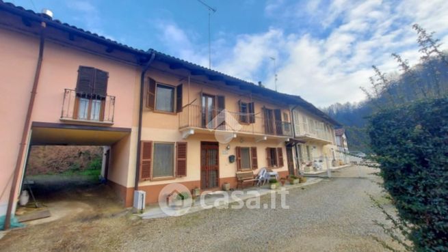 Casa bi/trifamiliare in residenziale in Frazione Sessant 152