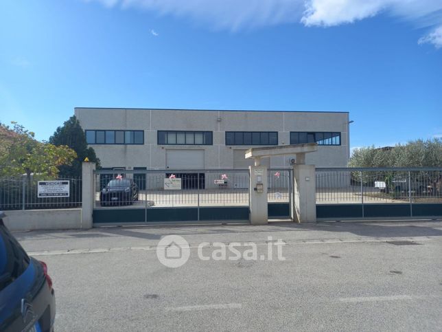 Capannone in commerciale in Via Zona Industriale
