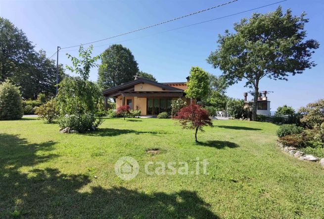 Casa indipendente in residenziale in 