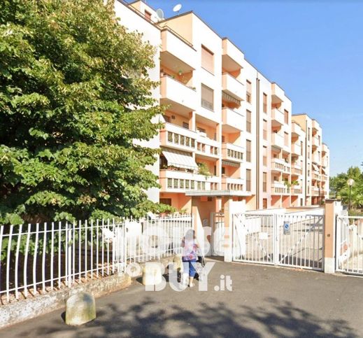 Appartamento in residenziale in Via Enzo Balzarotti 11