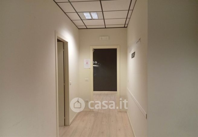 Ufficio in commerciale in 