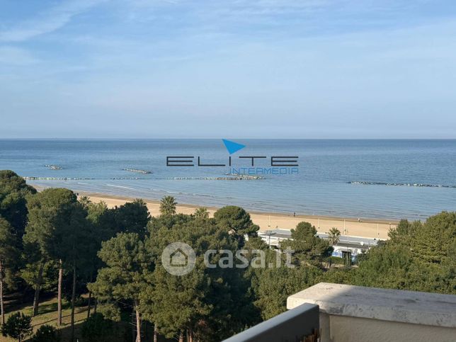 Appartamento in residenziale in Via Lago di Bracciano 2