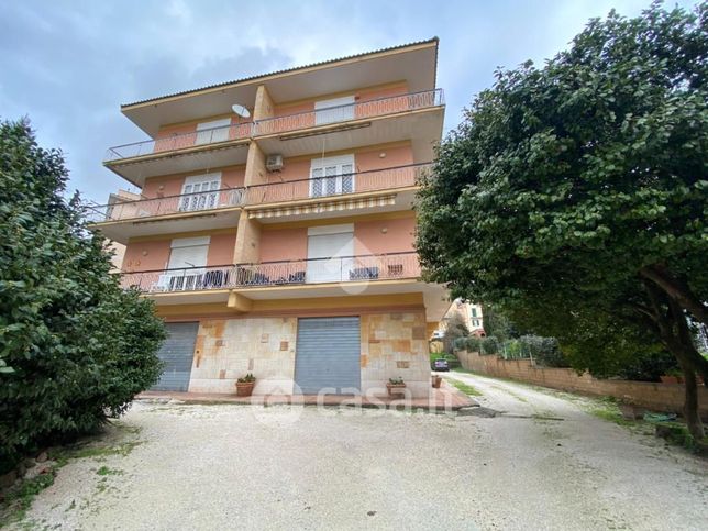 Appartamento in residenziale in Viale Fratelli Rosselli 4