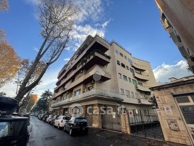 Garage/posto auto in residenziale in Viale Angelico 161