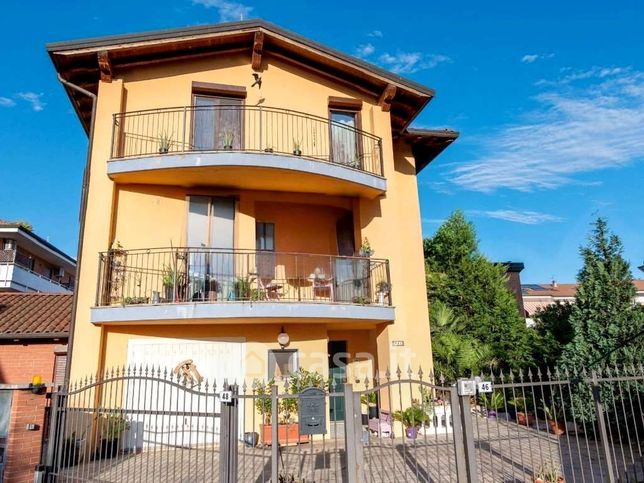 Villa in residenziale in Via Leoncavallo 48