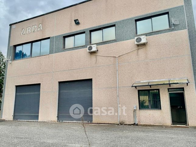 Capannone in commerciale in Via Catanzaro