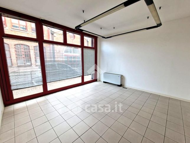 Ufficio in commerciale in Via Fonderia 103