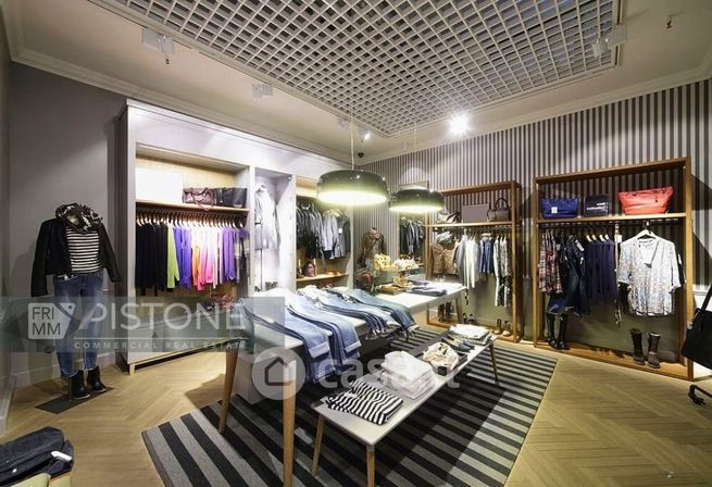 Negozio/locale commerciale in commerciale in Via Nazionale