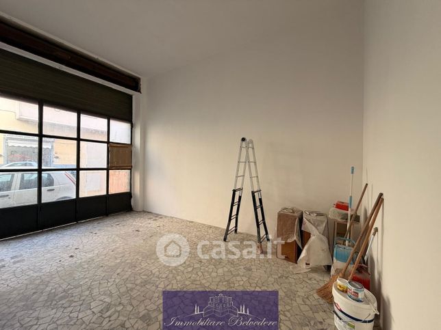 Negozio/locale commerciale in commerciale in Via Francesco Baracca