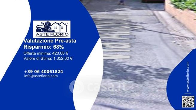 Box/posto auto in residenziale in Via Angeloni