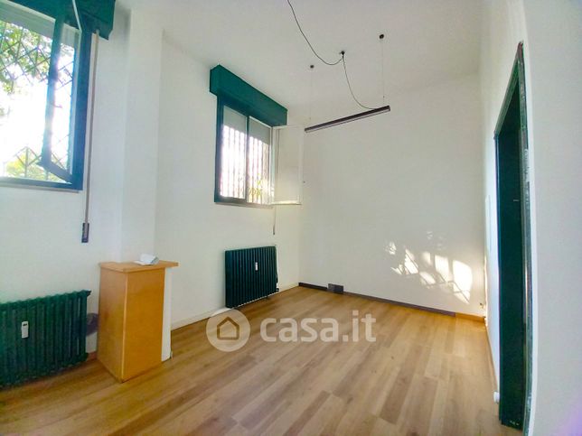 Ufficio in commerciale in Via Rimini 25 /2