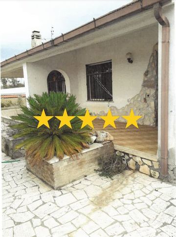 Villa in residenziale in Via dei Lupini