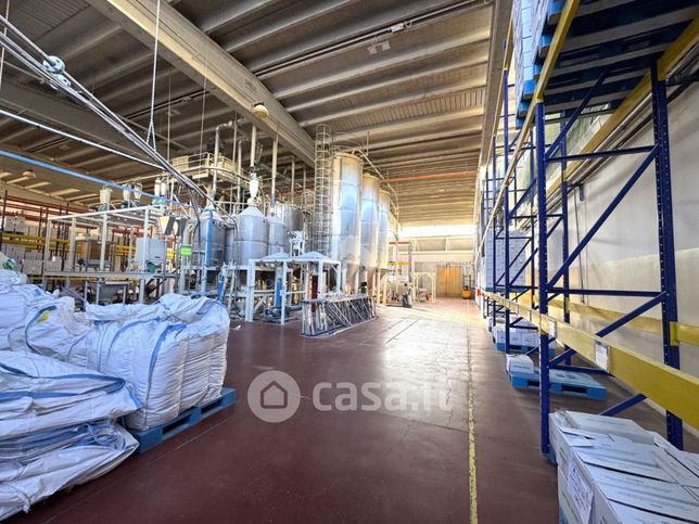 Capannone in commerciale in Via Manifattura 16