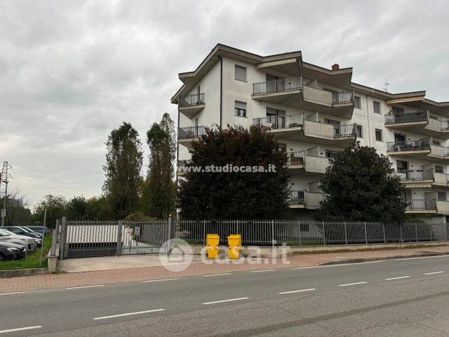 Garage/posto auto in residenziale in Via San Colombano 22